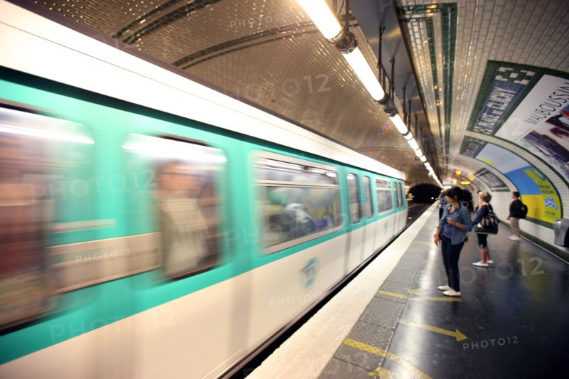France, ile de france, paris, 18e arrondissement, metro, station place de clichy, Hector Guimard, 
Date : 2011-2012