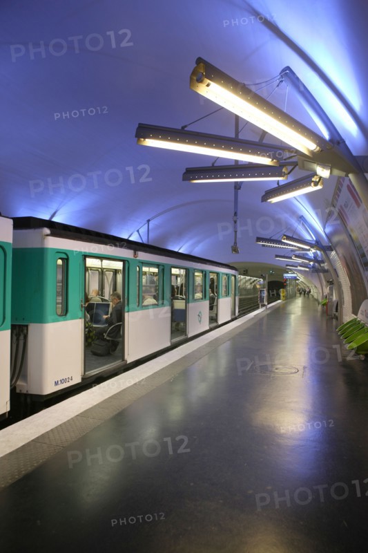 France, ile de france, paris 20e arrondissement, station de metro gambetta, ratp, quais, 
Date : 2011-2012