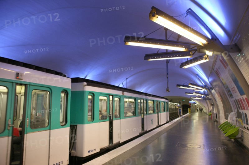 France, ile de france, paris 20e arrondissement, station de metro gambetta, ratp, quais, 
Date : 2011-2012
