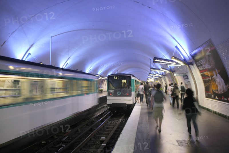 France, ile de france, paris 20e arrondissement, station de metro gambetta, ratp, quais, 
Date : 2011-2012