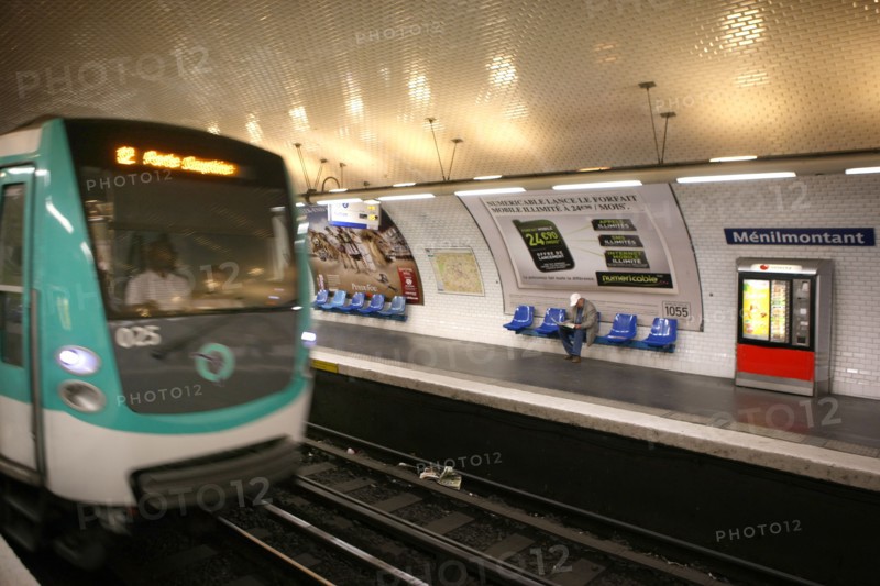 France, ile de france, paris 20e arrondissement, bd de menilmontant, station du metro menilmontant, ratp, Hector Guimard, 
Date : 2011-2012