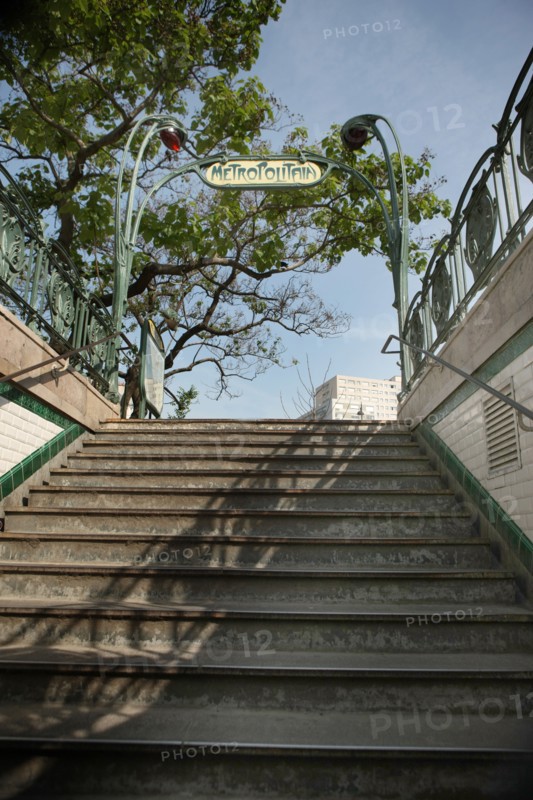 France, ile de france, paris 20e arrondissement, bd de menilmontant, station du metro menilmontant, ratp, Hector Guimard, 
Date : 2011-2012