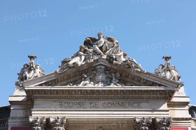 France, ile de france, paris 1er arrondissement, bourse du commerce, place de viarmes, detail sculptures du fronton, 
Date : 2011-2012
