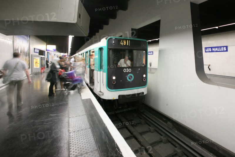 France, ile de france, paris, 1er arrondissement, metro ligne 4, station de metro les halles, ratp, 
Date : 2011-2012