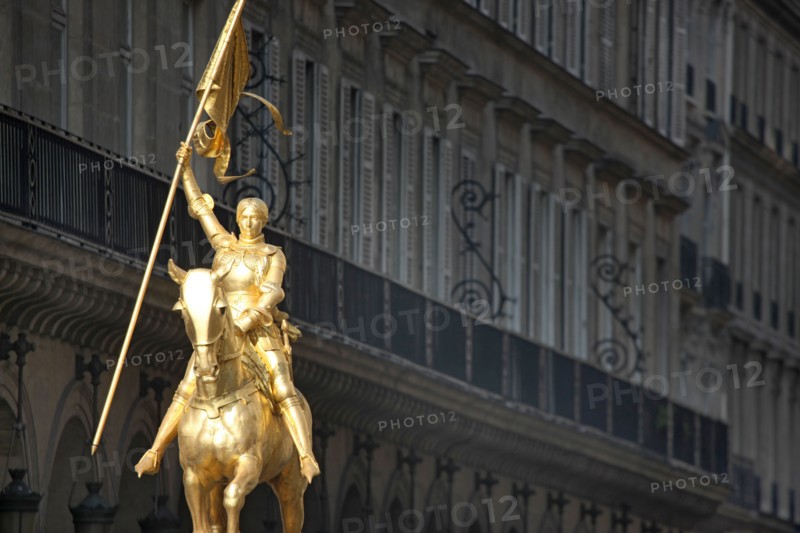 France, ile de france, paris 1er arrondissement, place des pyramides, rue de rivoli, statue equestre de jeanne d'arc .
Date : 2011-2012