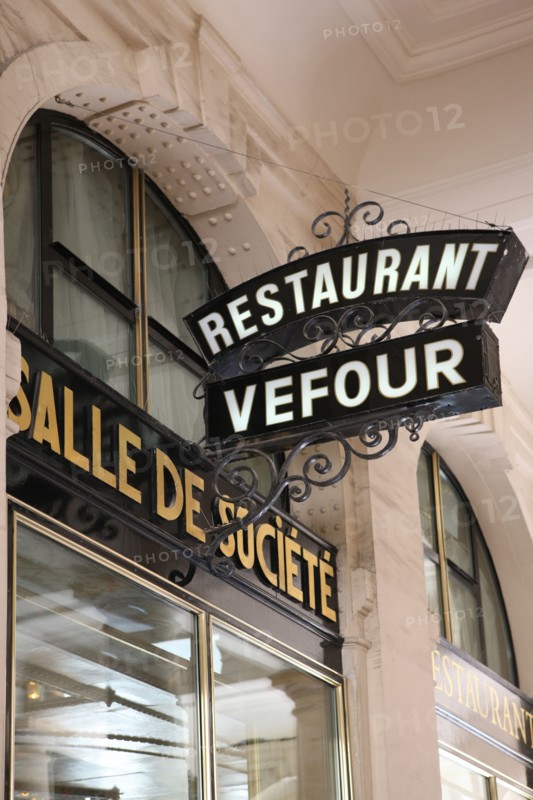 France, ile de france, paris 4e arrondissement, palais royal, galerie beaujolais, restaurant le grand vefour, chef guy martin, 
Date : 2011-2012