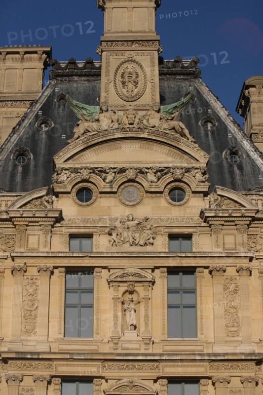 France, ile de france, paris 1er arrondissement, louvre, rue de rivoli, ancien palais des tuileries, pavillon de marsan, musee des arts decoratifs, detail, sculpture, 
Date : 2011-2012