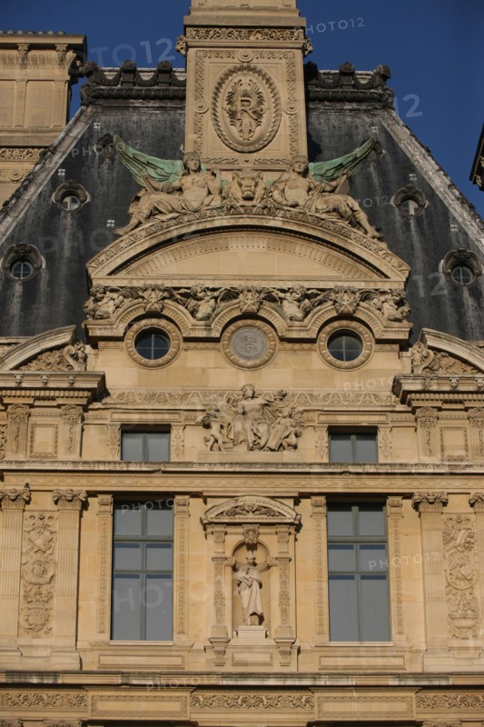 France, ile de france, paris 1er arrondissement, louvre, rue de rivoli, ancien palais des tuileries, pavillon de marsan, musee des arts decoratifs, detail, sculpture, 
Date : 2011-2012