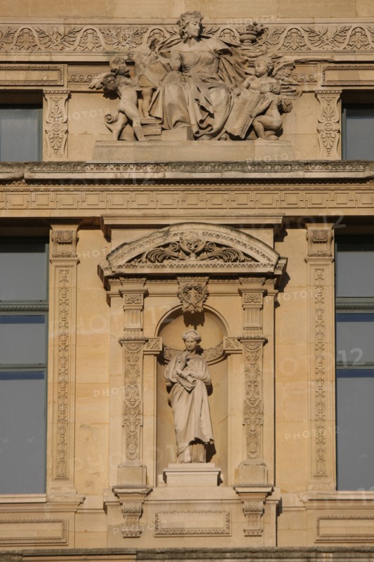 France, ile de france, paris 1er arrondissement, louvre, rue de rivoli, ancien palais des tuileries, pavillon de marsan, musee des arts decoratifs, detail, sculpture, 
Date : 2011-2012