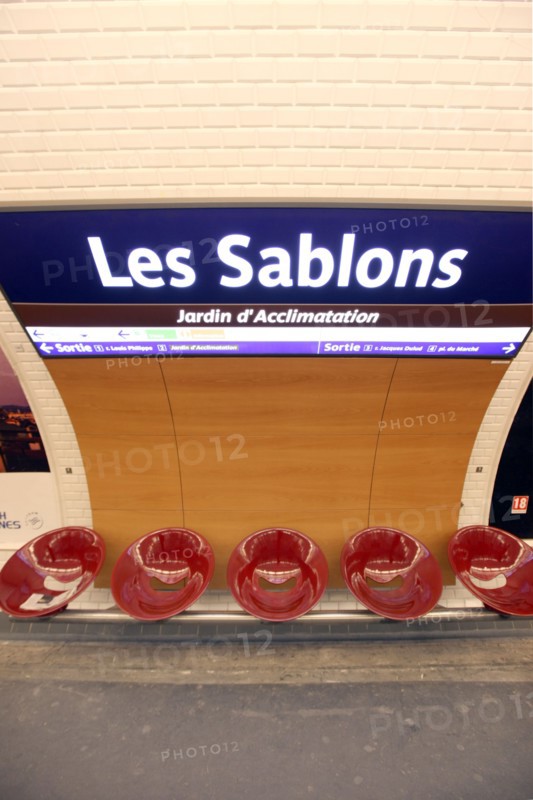 France, ile de france, hauts de Seine neuilly sur Seine station de metro les sablons, ligne 1, 
Date : 2011-2012
