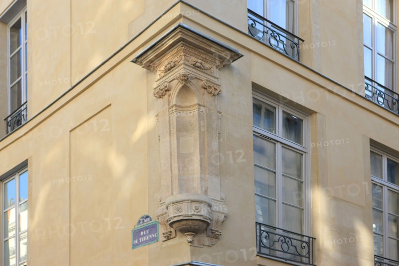 France, ile de france, paris 3e arrondissement, le marais, 58 rue de turenne, angle avec la rue de villehardouin, niche a la vierge, 
Date : 2011-2012