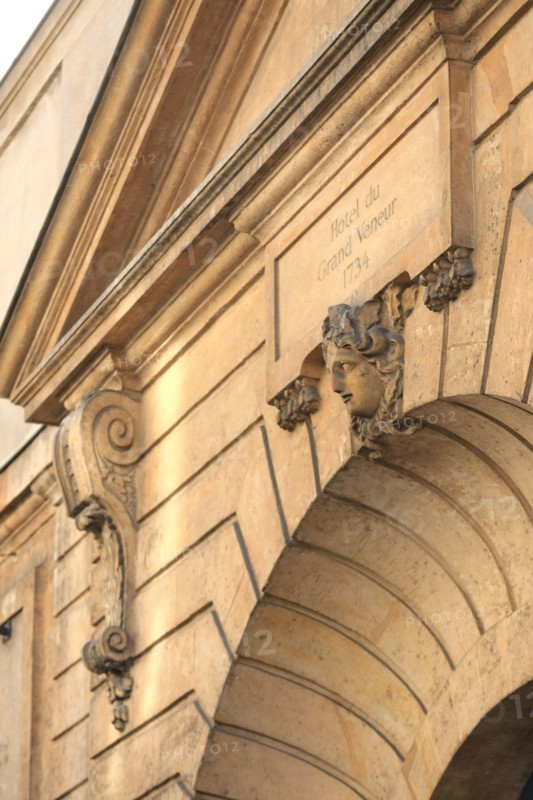 France, ile de france, paris 3e arrondissement, le marais, 60 rue de turenne, facade sur rue et portail de l'hotel grand veneur, hotel particulier, 
Date : 2011-2012