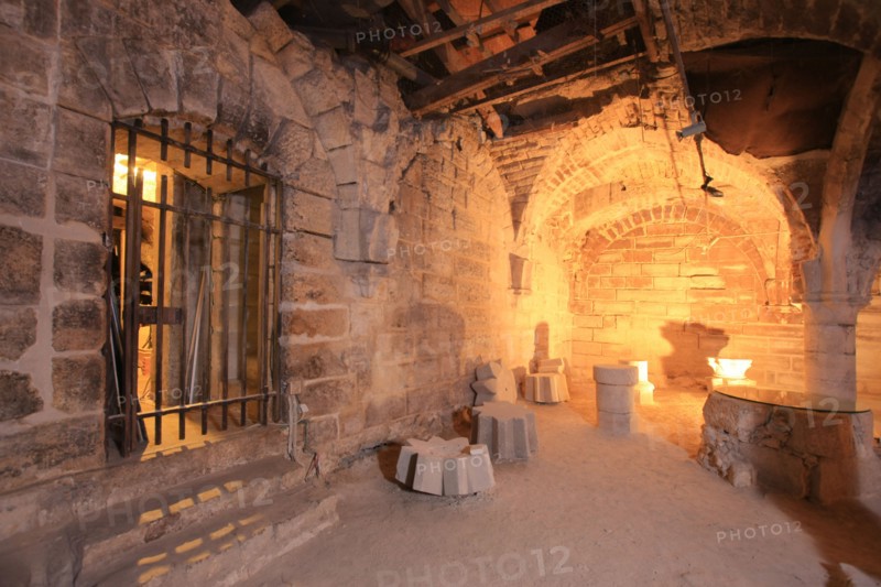 France, ile de france, paris 4e arrondissement, le marais, 46 rue francois miron, maison de ville de l'abbaye d'ourscamp, cellier, voutes, cave medievale, 
Date : 2011-2012