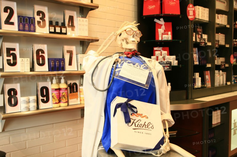 France, ile de france, paris 4e arrondissement, 15 rue des francs bourgeois, boutique kiehl's, cosmetique, l'oreal, harley davidson, 
Date : 2011-2012