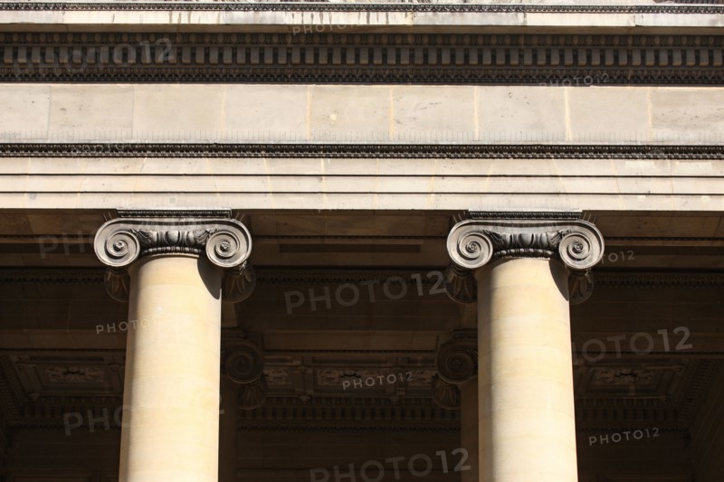 France, ile de france, paris 3e arrondissement, 68 rue de turenne, eglise saint denys du saint sacrement, religion catholique, architecte hippolyte godde, colonnes, chapiteaux, 
Date : 2011-2012