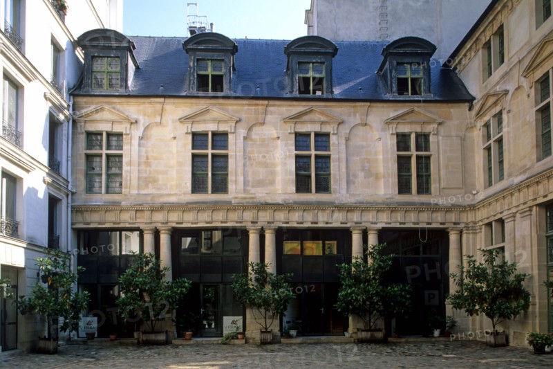 France, ile de france, paris 3e arrondissement, le marais, 4 rue chapon, hotel passart ou jean bart, hotel particulier, facade sur cour, 
Date : 2011-2012