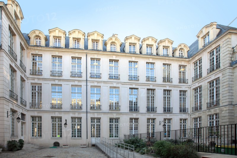 France, ile de france, paris 3e arrondissement, le marais, 54 rue de turenne, cour de l'hotel montresor, ecole, hotel particulier, 
Date : 2011-2012