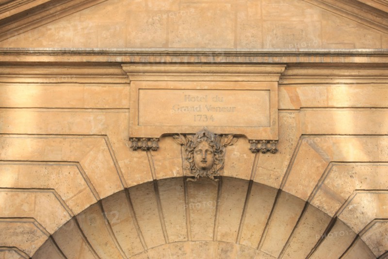 France, ile de france, paris 3e arrondissement, le marais, 60 rue de turenne, facade sur rue et portail de l'hotel grand veneur, hotel particulier, 
Date : 2011-2012