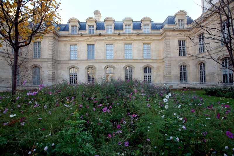 France, ile de france, paris 3e arrondissement, le marais, jardin anne frank, facade sur jardin de l'hotel de saint aignan (dit aussi d'avaux) musee du judaisme, 
Date : 2011-2012