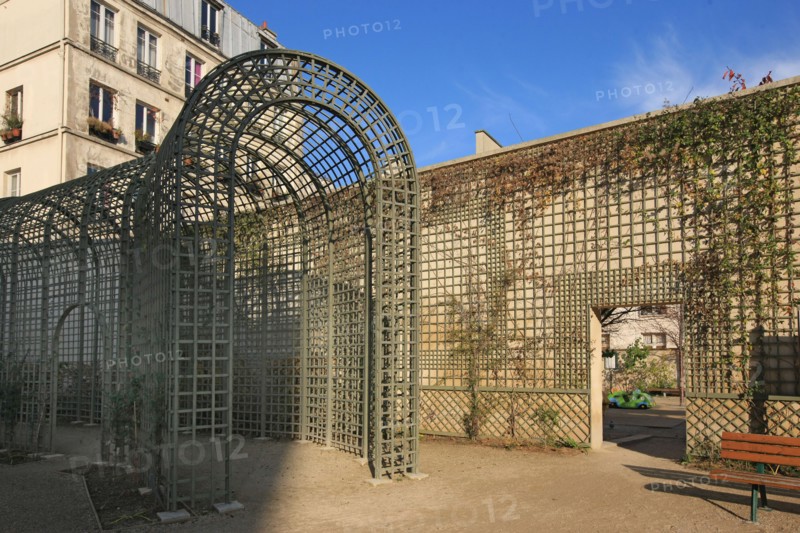 France, ile de france, paris 3e arrondissement, le marais, jardin anne frank, treillage, 
Date : 2011-2012