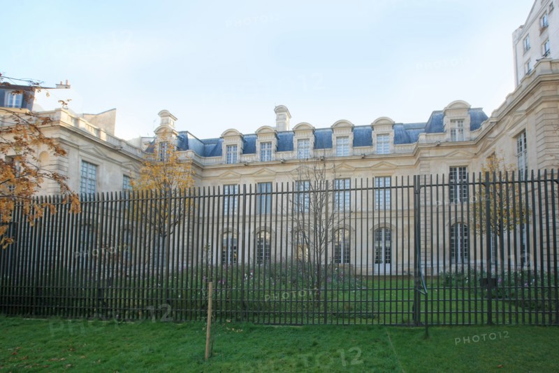 France, ile de france, paris 3e arrondissement, le marais, jardin anne frank, facade sur jardin de l'hotel de saint aignan (dita ussi d'avaux) musee du judaisme, 
Date : 2011-2012