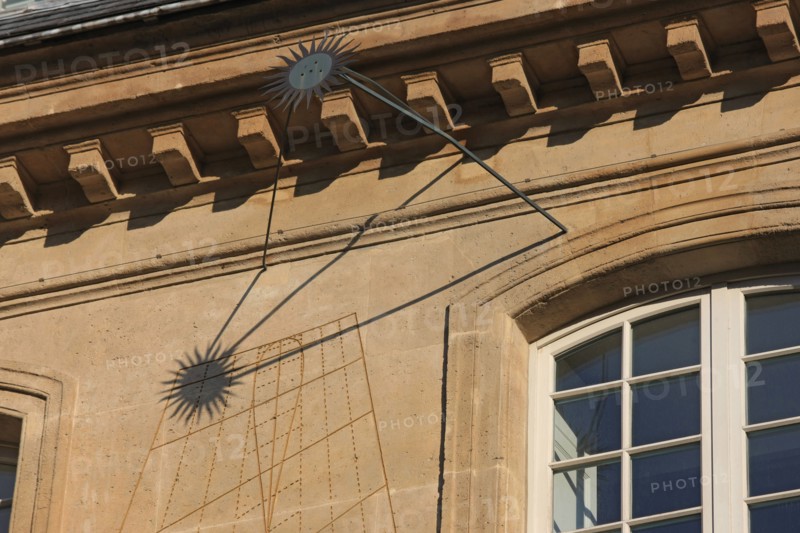 France, ile de france, paris 3e arrondissement, le marais, 79 rue du temple, hotel de montmort, facade sur cour, detail meridienne, cadran solaire, 
Date : 2011-2012