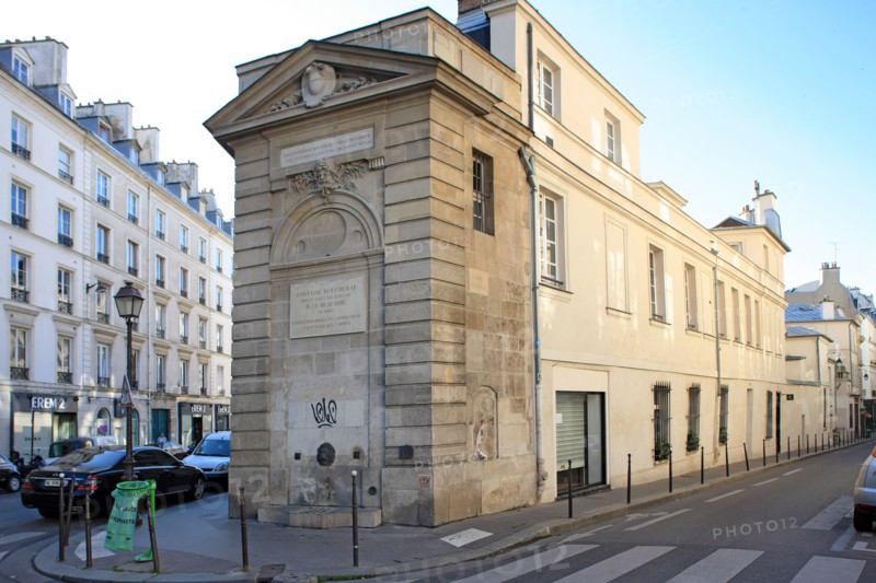 France, ile de france, paris 3e arrondissement, le marais, angle 131 de la rue de turenne et la rue charlot, fontaine de boucherat, 
Date : 2011-2012