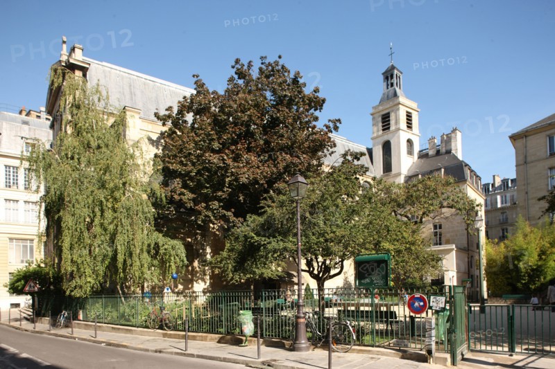 France, ile de france, paris 4e arrondissement, le marais, rue des blancs manteaux, eglise notre dame des blancs manteaux et square attenant, 
Date : 2011-2012
