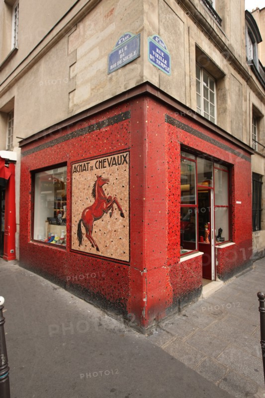 France, ile de france, paris 4e arrondissement, marais, 56 rue du roi de sicile, magasin, ancien decor achat de chevaux, commerce, 
Date : 2011-2012