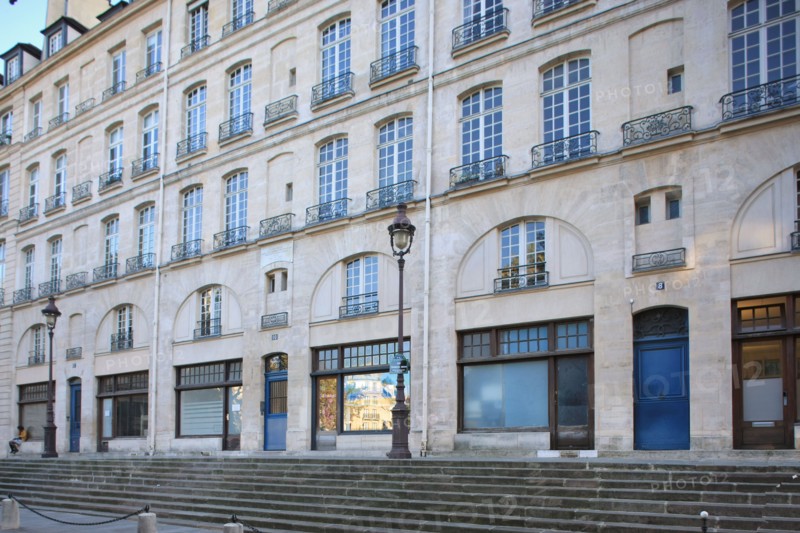 France, ile de france, paris 4e arrondissement, le marais, rue francois miron, immeuble du 2 au 14, pavillons, balcon avec motif de l'orme de saint gervais, 
Date : 2011-2012