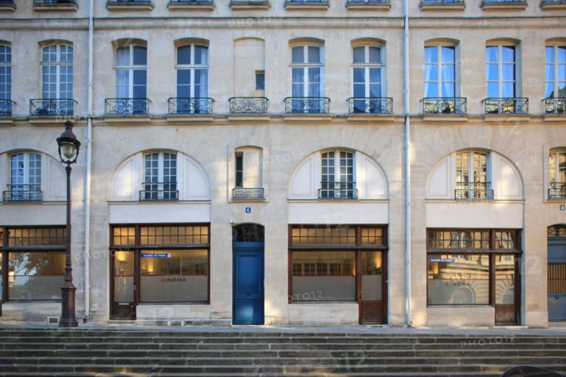 France, ile de france, paris 4e arrondissement, le marais, rue francois miron, immeuble du 2 au 14, pavillons, balcon avec motif de l'orme de saint gervais, 
Date : 2011-2012