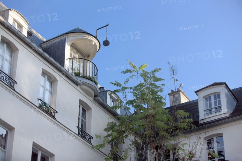 France, ile de france, paris 4e arrondissement, le marais, 14 rue de birague, hotel particulier, lucarnes a poulies, 
Date : 2011-2012