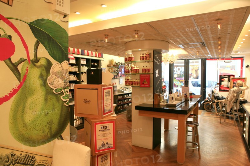 France, ile de france, paris 4e arrondissement, 15 rue des francs bourgeois, boutique kiehl's, cosmetique, l'oreal, harley davidson, 
Date : 2011-2012