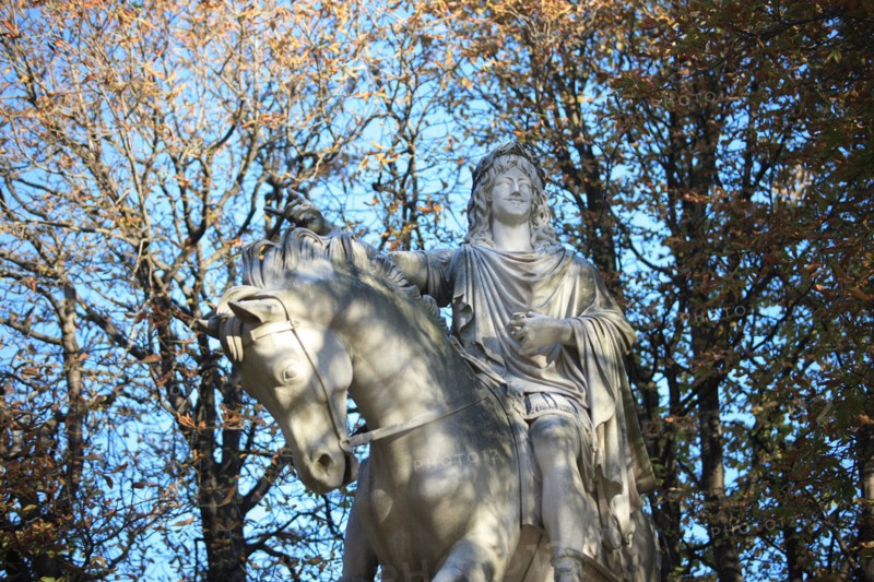 France, ile de france, paris 4e arrondissement, marais, place des vosges, statue equestre de louis XIII.
Date : 2011-2012