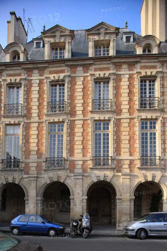 France, ile de france, paris 4e arrondissement, le marais, place des vosges, no11 facade sur rue de l'hotel pierrard.
Date : 2011-2012