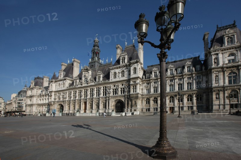 France, ile de france, paris 4e arrondissement, place de l'hotel de ville, facade de la mairie de paris, institution.
Date : 2011-2012