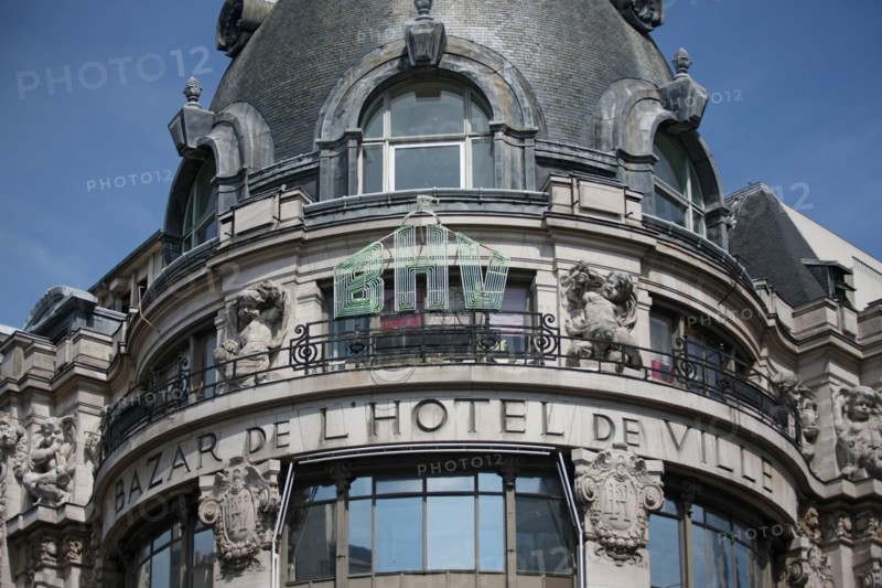 France, ile de france, paris 4e arrondissement, rue de rivoli, bhv, bazar de l'hotel de ville, dome, coupole, rotonde, facade.
Date : 2011-2012