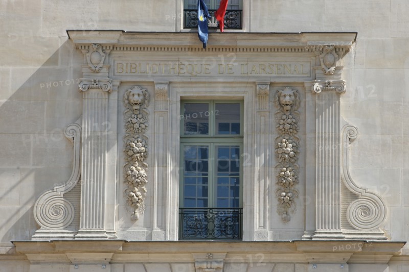 France, ile de france, paris 4e arrondissement, place theilard de chardin, 1 rue sully, bibliotheque de l'arsenal, bnf.
Date : 2011-2012