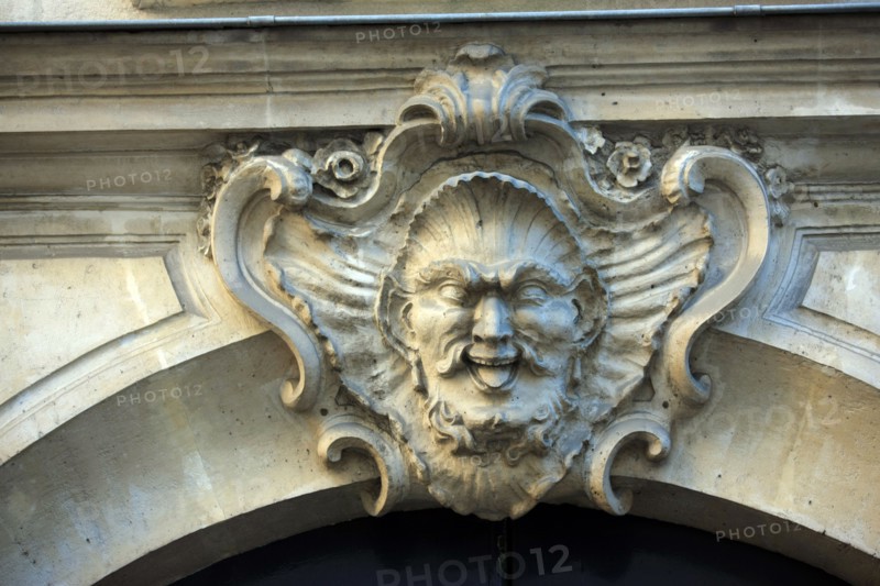 France, ile de france, paris 4e arrondissement, le marais, no2 rue charles V, mascarons, portail, hotel particulier.
Date : 2011-2012