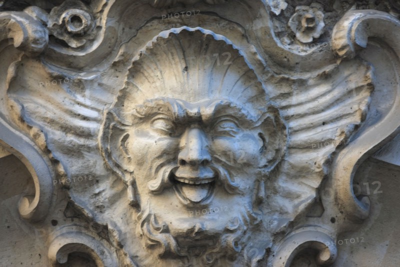 France, ile de france, paris 4e arrondissement, le marais, no2 rue charles V, mascarons, portail, hotel particulier.
Date : 2011-2012