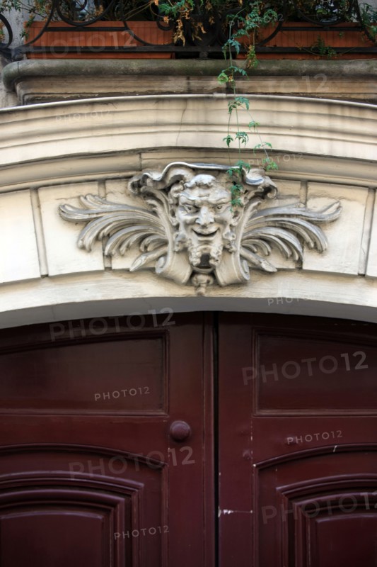 France, ile de france, paris 4e arrondissement, le marais, no15 rue charles V, mascarons, portail, hotel particulier.
Date : 2011-2012