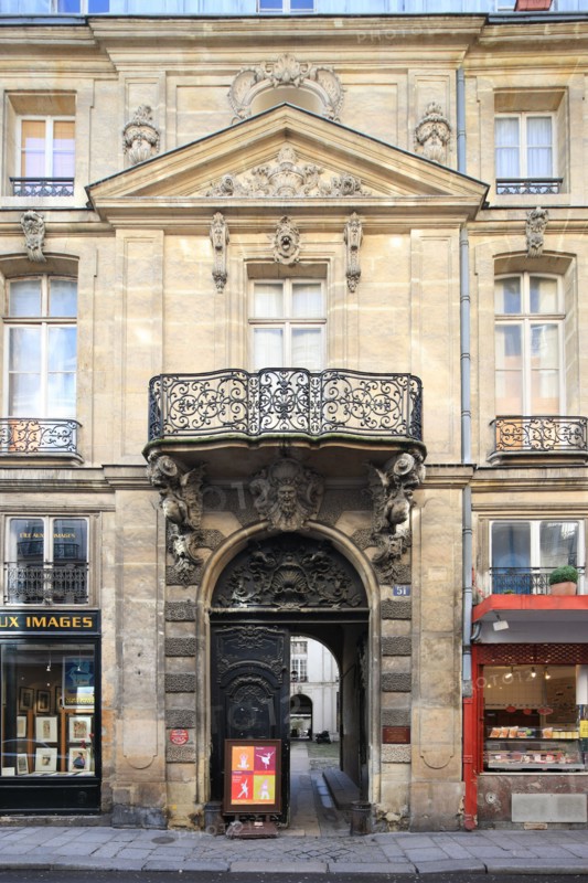 france, region ile de france, paris 4e arrondissement, ile saint louis, 51 rue saint louis en l'ile, hotel chenizot, portail, dragons, hotel particulier.
Date : 2011-2012