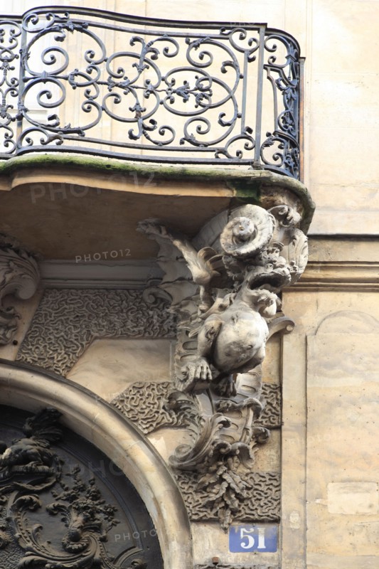 france, region ile de france, paris 4e arrondissement, ile saint louis, 51 rue saint louis en l'ile, hotel chenizot, portail, dragons, hotel particulier.
Date : 2011-2012