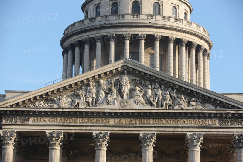 France, ile de france, paris 5e arrondissement, rue soufflot, pantheon, place des grands hommes, colonnade, fronton.
Date : 2011-2012.
Fronton sculpte par David d'Angers.