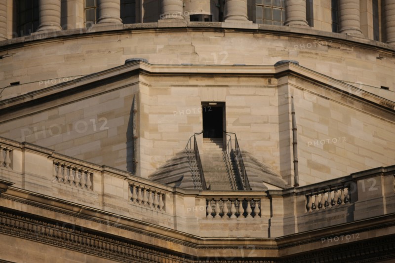 France, ile de france, paris 5e arrondissement, rue soufflot, pantheon, place des grands hommes, dome, detail escaliers .
Date : 2011-2012