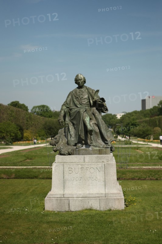France, ile de france, paris 5e arrondissement, jardin des plantes, roses, statue de buffon.
Date : 2011-2012
