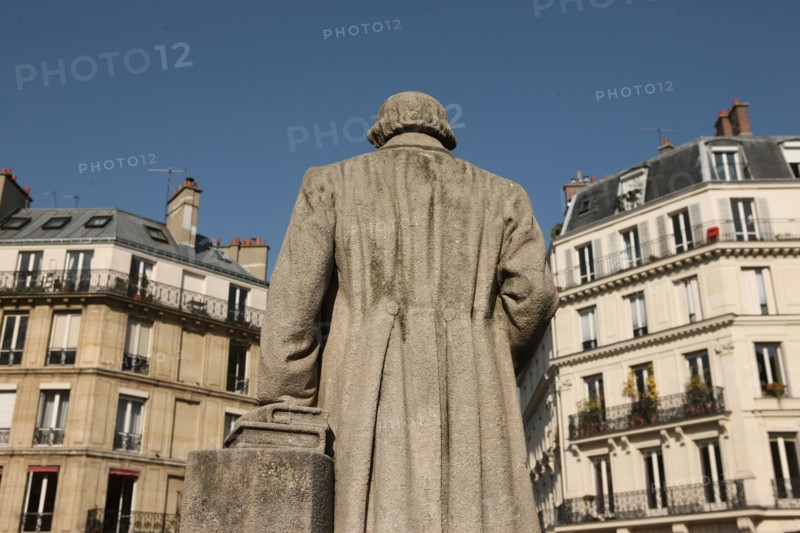 France, ile de france, paris 5e arrondissement, place marcellin berthelot, college de france, statue regardant la rue des ecoles.
Date : 2011-2012