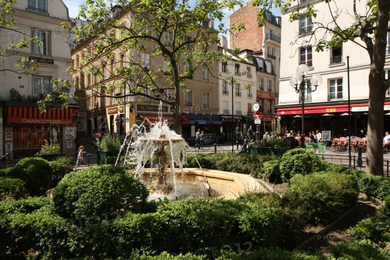 France, ile de france, paris 5e arrondissement, place de la contrescarpe, rue mouffetard, fontaine, terrasses de cafes.
Date : 2011-2012