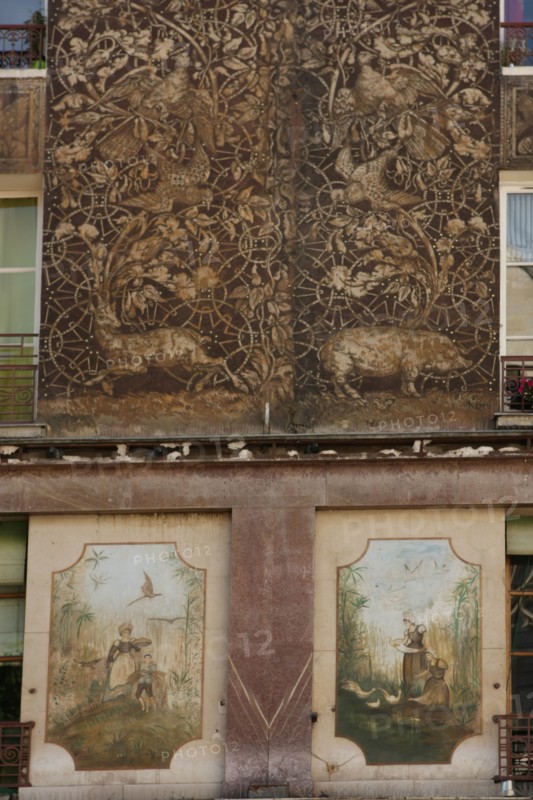 France, ile de france, paris 5e arrondissement, rue mouffetard, detail, facade, mur.
Date : 2011-2012
