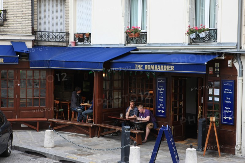 France, ile de france, paris 5e arrondissement, 2 place du pantheon, pub the bombardier, bar, grande bretagne.
Date : 2011-2012